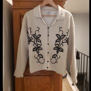 - Vintage IDI by Mathew H. Beaded wool blend sweater size Medium